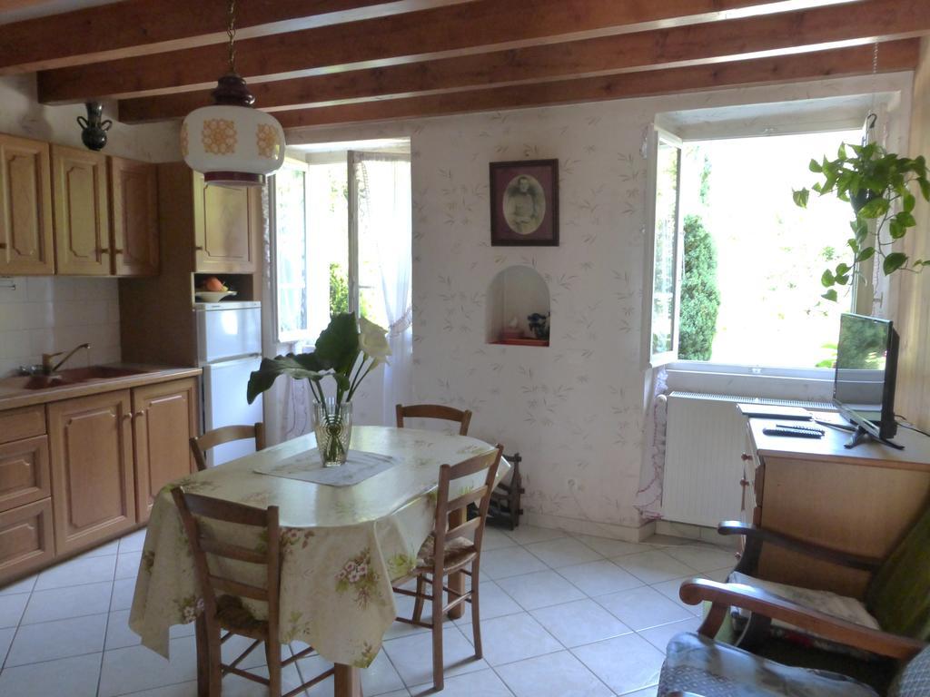 Saint-Girod Au Coeur De La Campagne - Gite Non Loins D'Annecy- A 17 Min D'Annecy - Tout Pret D'Aix Les Bains חדר תמונה